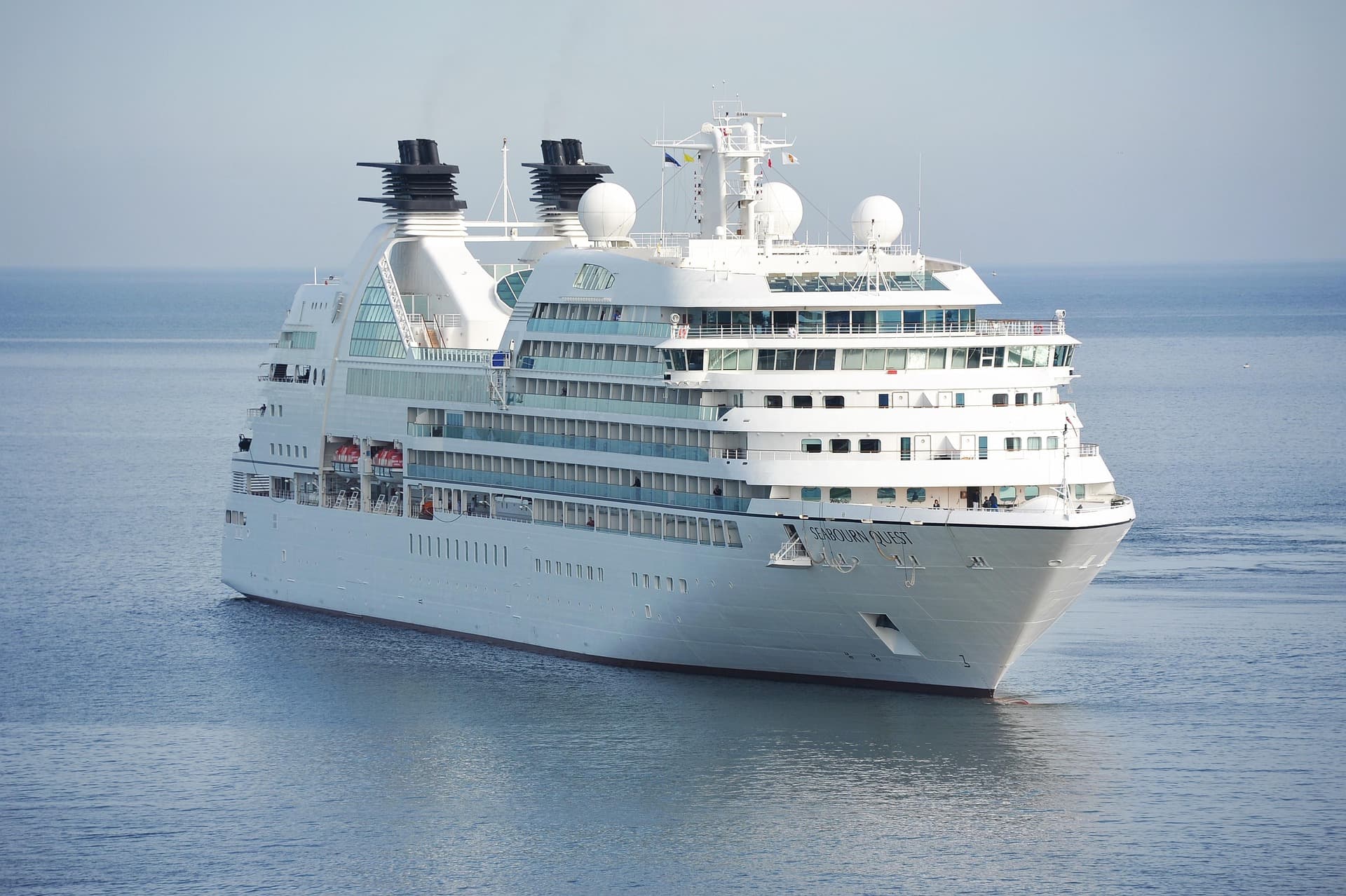 Kreuzfahrtschiff auf dem Mittelmeer